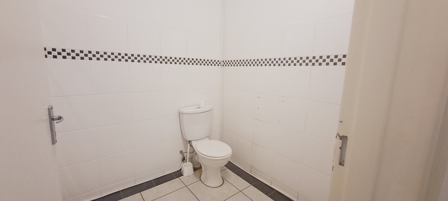 To Let commercial Property for Rent in Vredekloof Western Cape